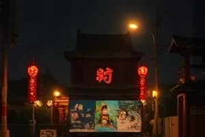 空港以北剧照，候机厅落地窗外的跑道灯